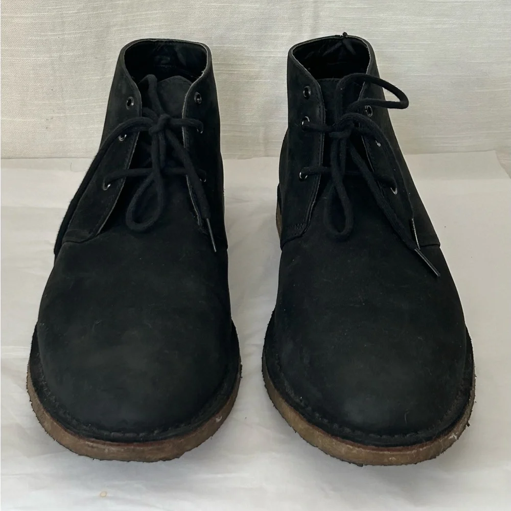 Men's Ugg Groveland‎ Black Leather Lace-Up Chukka Boots Neutral Preppy Classic